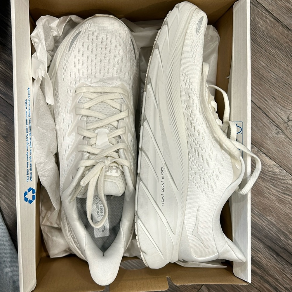 HOKA women’s Clifton 8 Shoes. Size 8, white